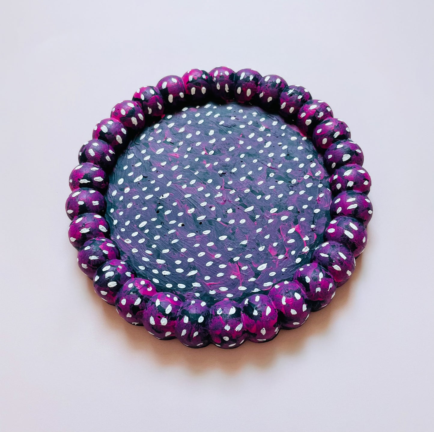 Dark Blue Jesmonite Tray – Hand-Painted Pink & White Speckled Design with Beaded Edge