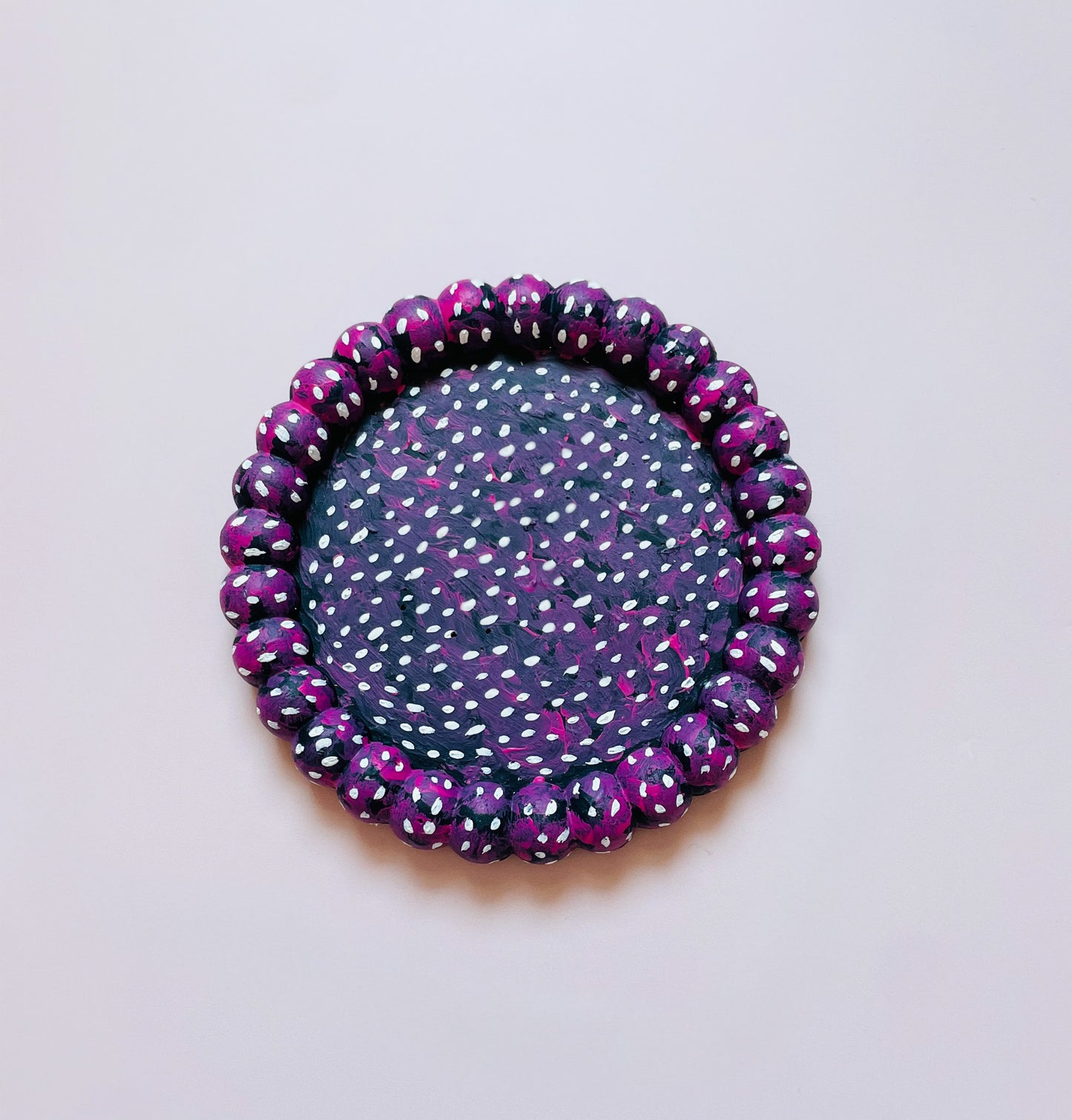 Dark Blue Jesmonite Tray – Hand-Painted Pink & White Speckled Design with Beaded Edge