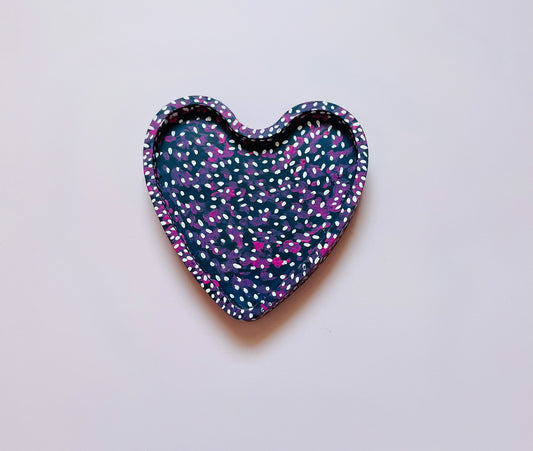 Dark Blue Heart-Shaped Jesmonite Tray – Hand-Painted Pink & White Speckled Design