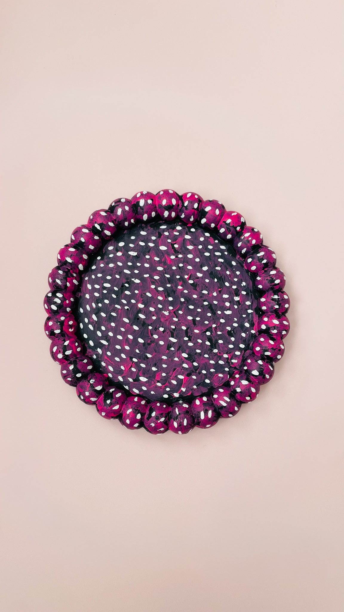 Dark Blue Jesmonite Tray – Hand-Painted Pink & White Speckled Design with Beaded Edge