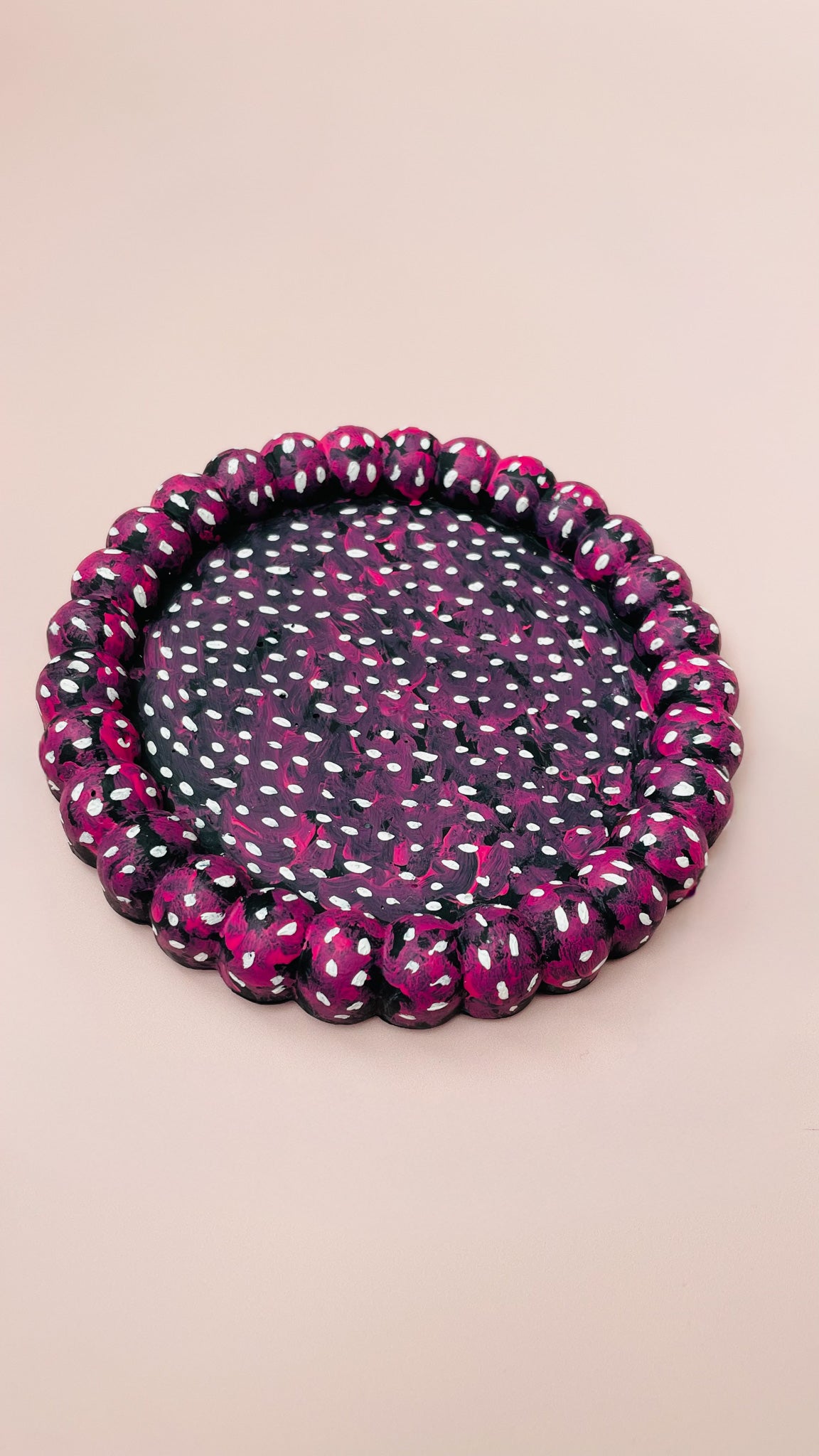 Dark Blue Jesmonite Tray – Hand-Painted Pink & White Speckled Design with Beaded Edge