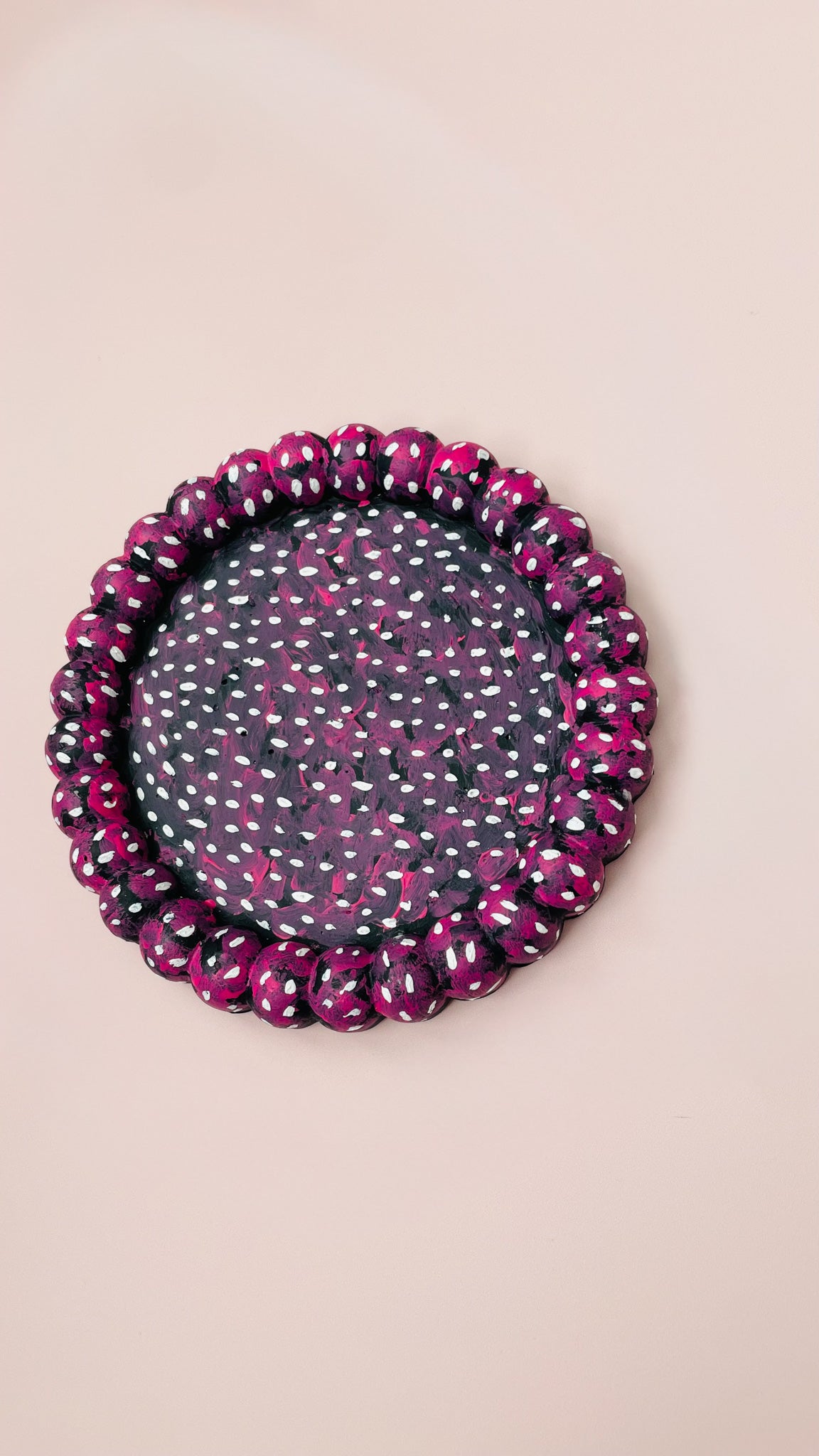 Dark Blue Jesmonite Tray – Hand-Painted Pink & White Speckled Design with Beaded Edge