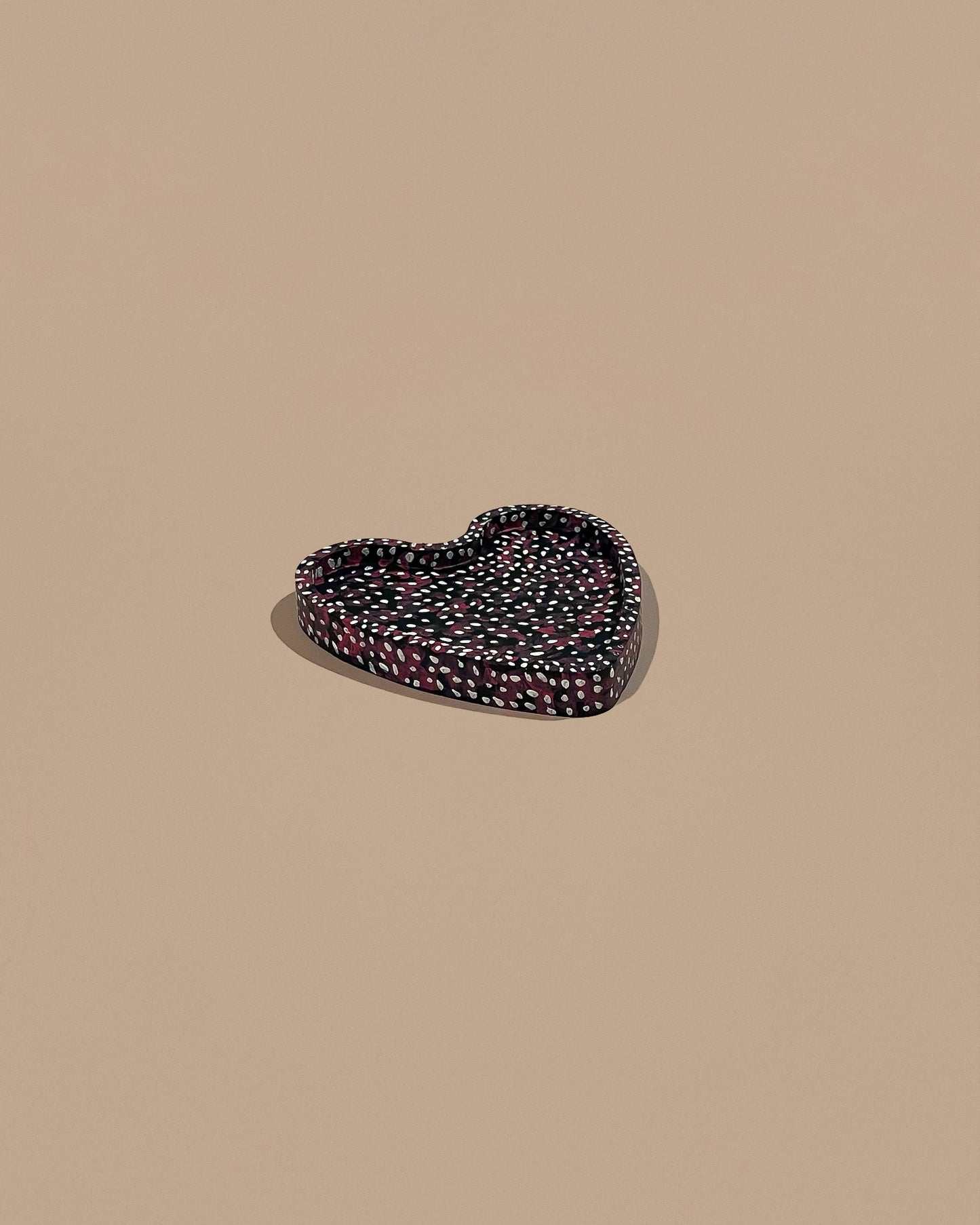 Dark Blue Heart-Shaped Jesmonite Tray – Hand-Painted Pink & White Speckled Design