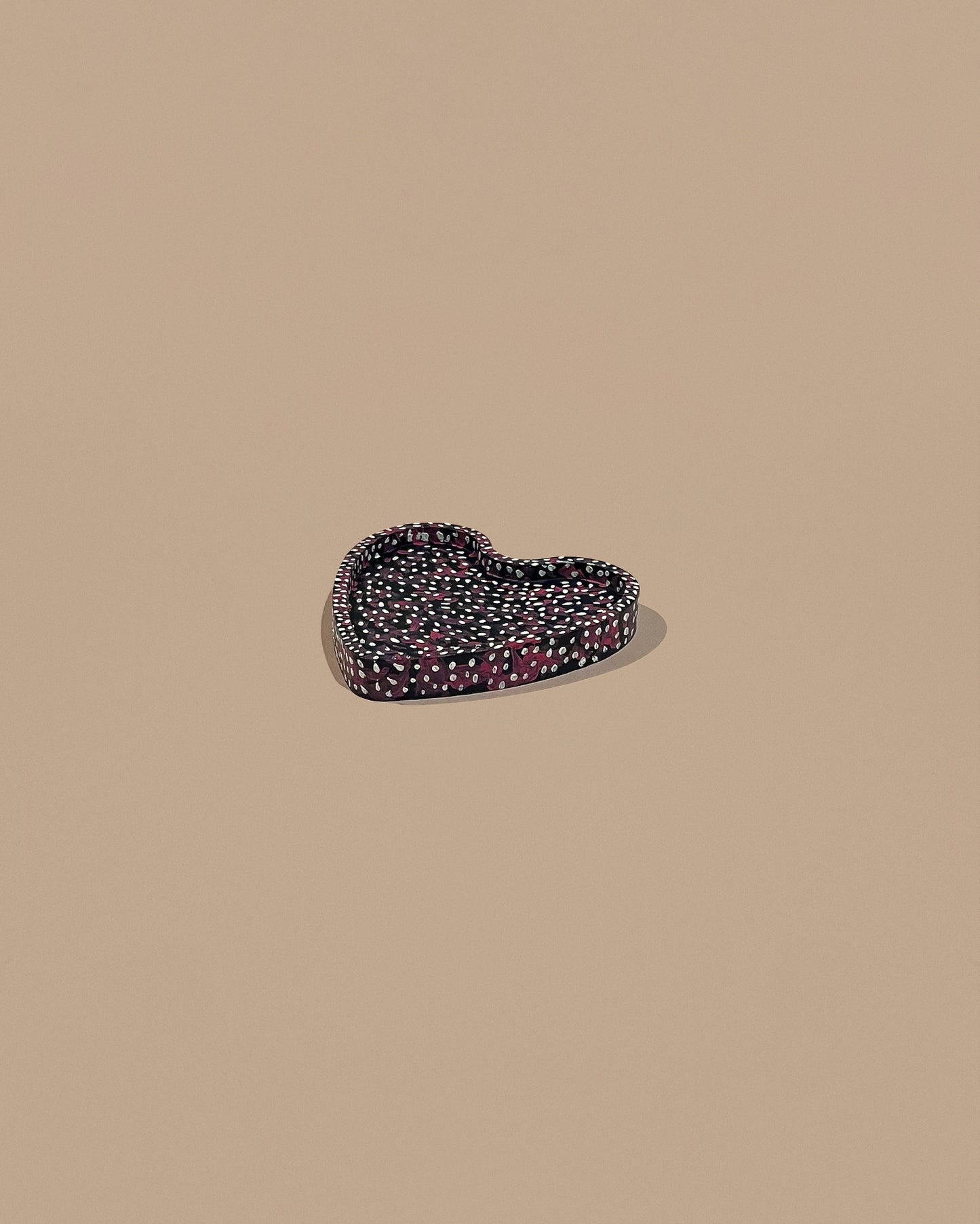 Dark Blue Heart-Shaped Jesmonite Tray – Hand-Painted Pink & White Speckled Design